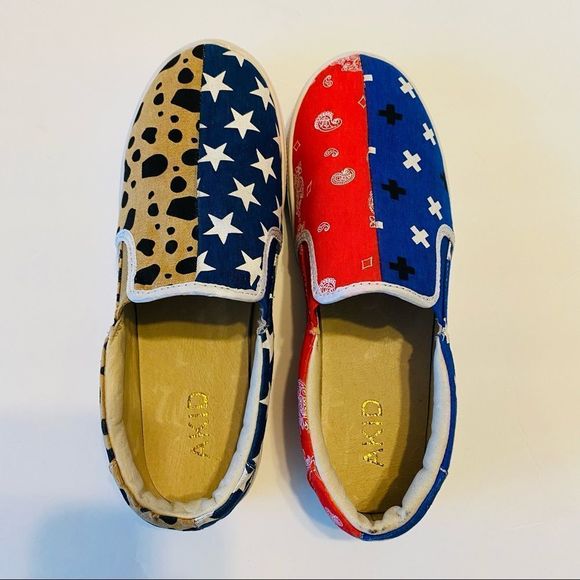 AKID Kids slip on sneaker’s Blue and Red Multi Bandana & Star size 5Y Unique - Picture 2 of 9